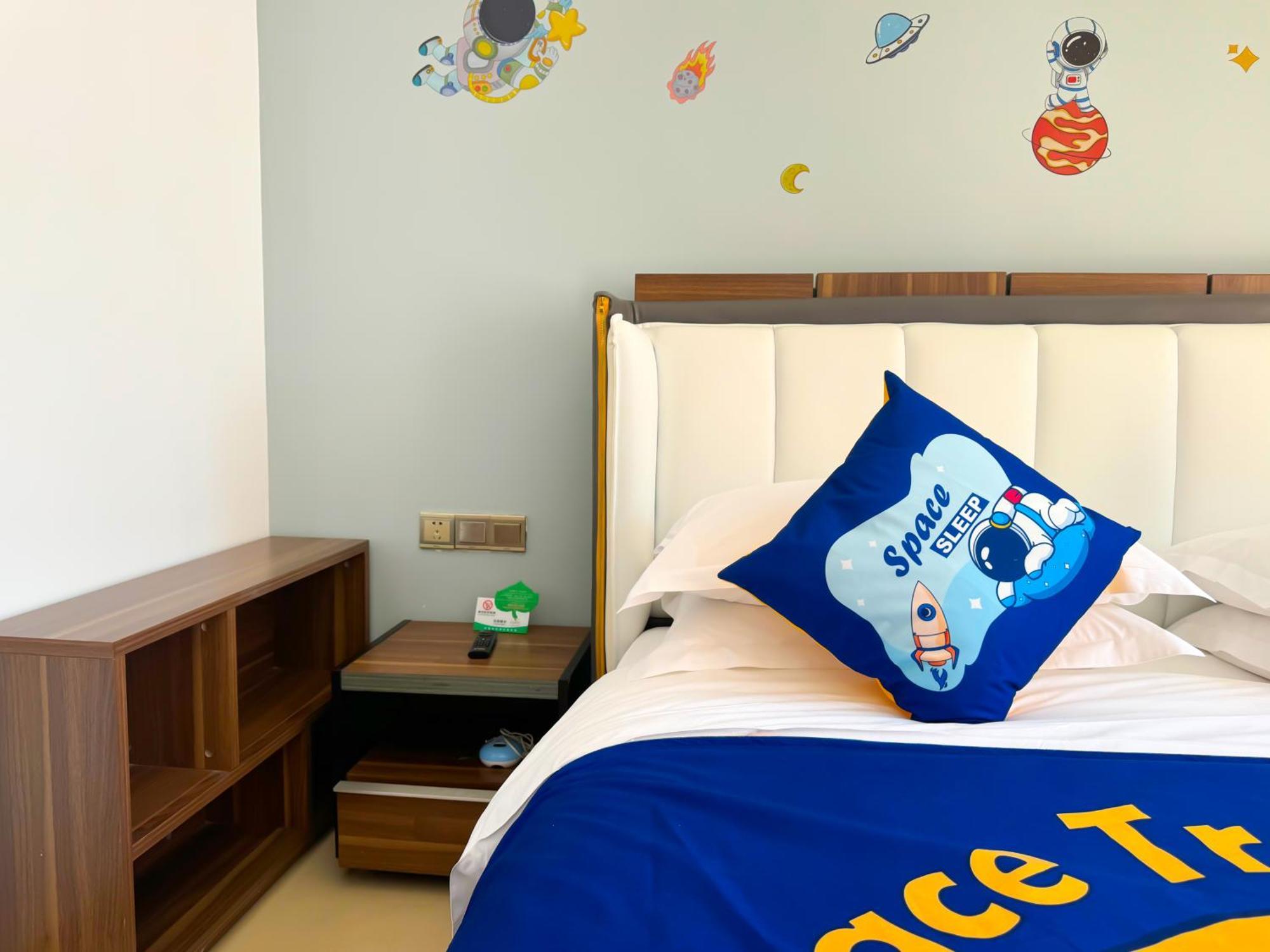 Barry Boutique Hotel Санья Экстерьер фото