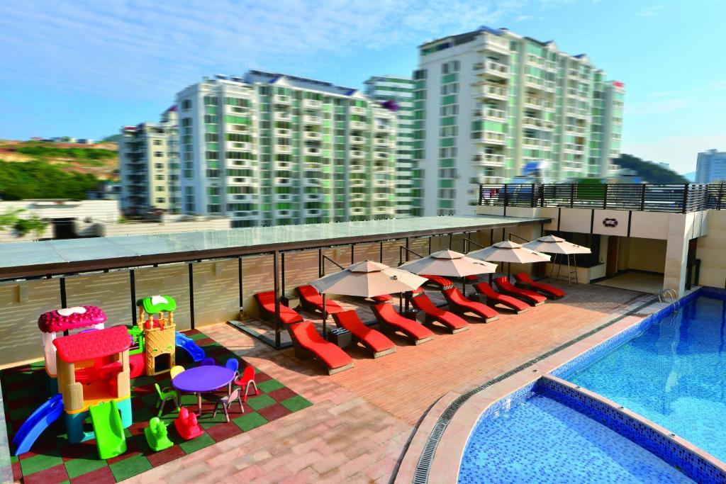 Barry Boutique Hotel Санья Экстерьер фото