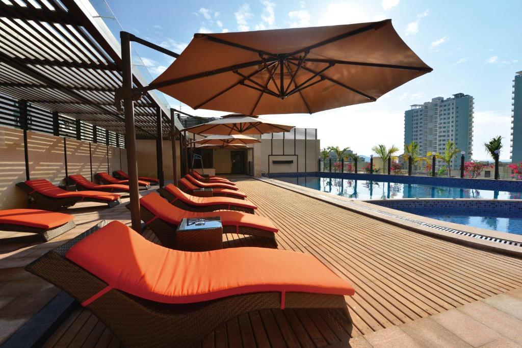Barry Boutique Hotel Санья Экстерьер фото